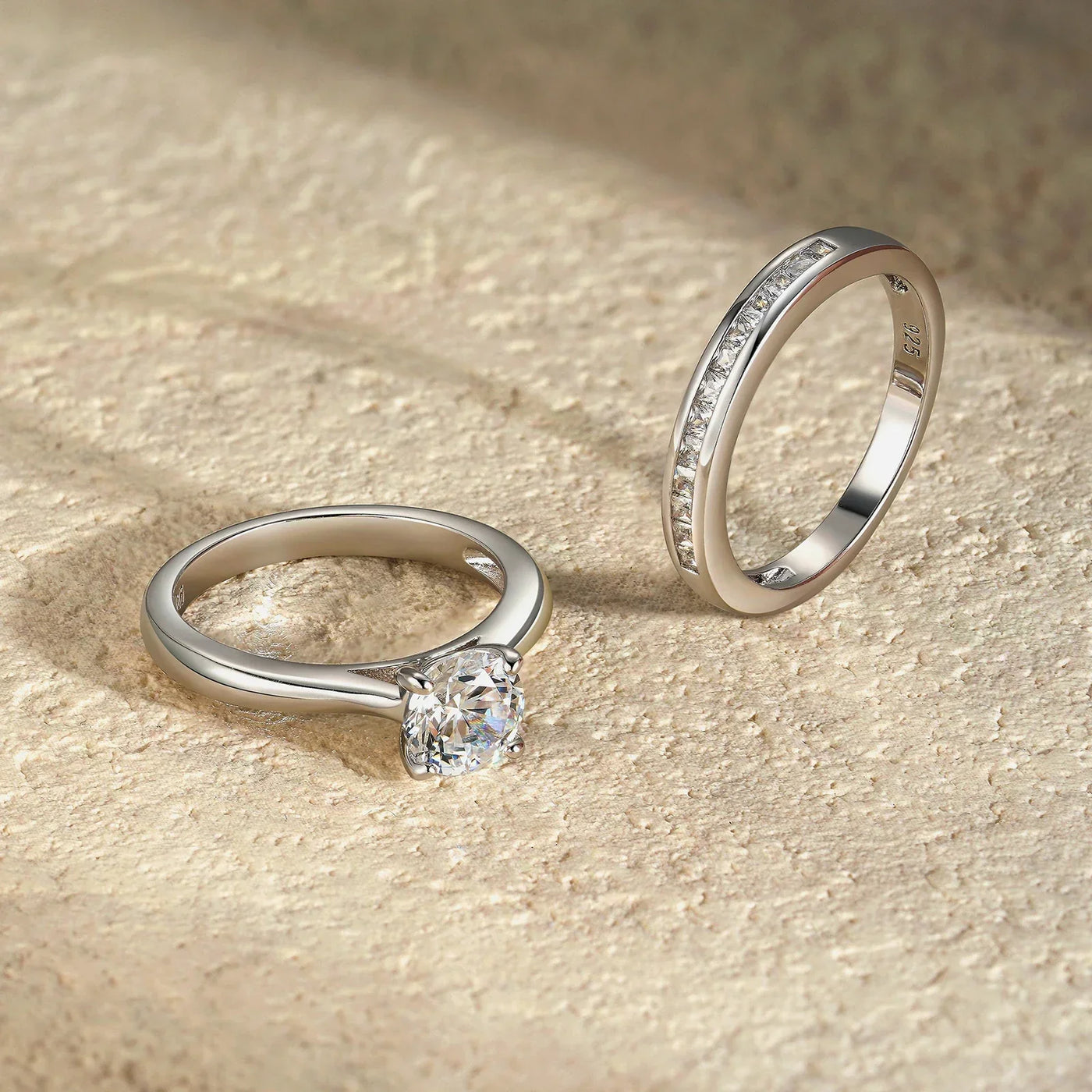 Zweiteiliges Verlobungs- und Ehering-Set aus 925er Sterling Silber mit Zirkonia